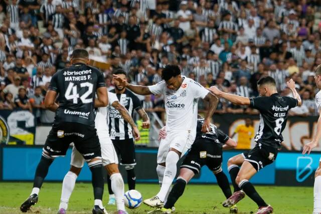 Futebol ao Vivo Hoje 1205 Onde Assistir Santos x Ceará, Horário e Escalações (Foto Baggio RodriguesAGIF)