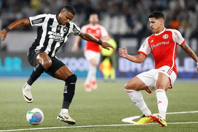 Futebol ao Vivo Hoje Onde Assistir Botafogo x Internacional Ao Vivo (Foto AGIF)