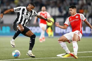 Futebol ao Vivo Hoje Onde Assistir Botafogo x Internacional Ao Vivo (Foto AGIF)