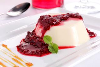 Pudim de Chocolate Branco com Morango Uma Sobremesa Sofisticada e Inesquecível - Foto Yandex