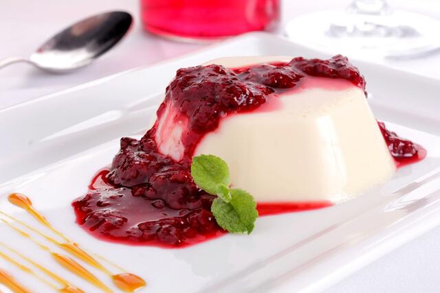 Pudim de Chocolate Branco com Morango Uma Sobremesa Sofisticada e Inesquecível - Foto Yandex