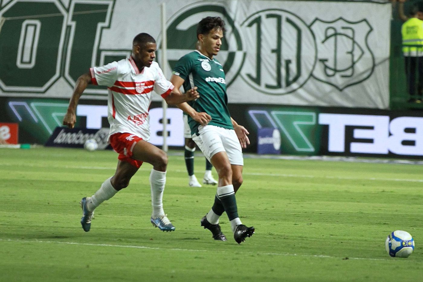 Veja onde assistir ao jogo do CRB x Goiás ao vivo hoje pela Série B