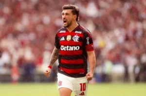 Voo Fretado do Flamengo: 5 Estrelas em Corrida Contra o Tempo para o Fla-Flu! Arrascaeta, Carrascal e Mais Podem Pintar!