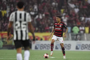 Danilo no Flamengo: A Influência Decisiva de Filipe Luís e a Adaptação Rápida que Encanta a Nação Rubro-Negra