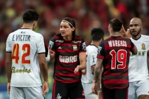 Filipe Luís explica substituição inusitada no Flamengo 5 a 1 sobre Sport, por que tirou João Victor por Michael, expulsões aos 37′ e 42′ e impacto no Fla-Flu