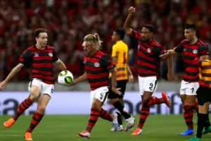 Filipe Luís surpreende ao trocar João Victor por Michael, Flamengo goleia Sport por 5 a 1; expulsões, gols de Luiz Araújo, Juninho, Bruno Henrique e mais