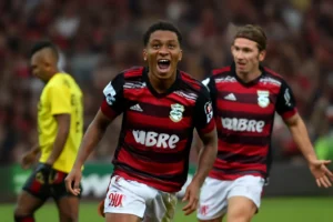 Douglas Telles estreia com gol aos 34′, Flamengo vence Sport por 5 a 1, Filipe Luís elogia uso da base e já mira clássico contra Fluminense