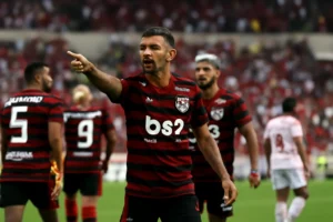 Lateral italiano manda recado a jogadores do Flamengo, Flamengo final da Libertadores em 29/11 em Lima: escalação, convocações e liderança com 71 pontos