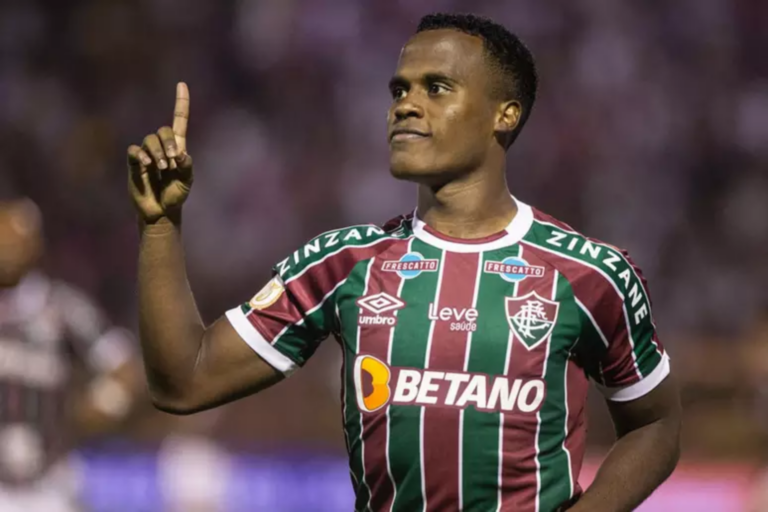 Palmeiras oferece R$ 154 milhões por Jhon Arias e coloca Fluminense em alerta máximo