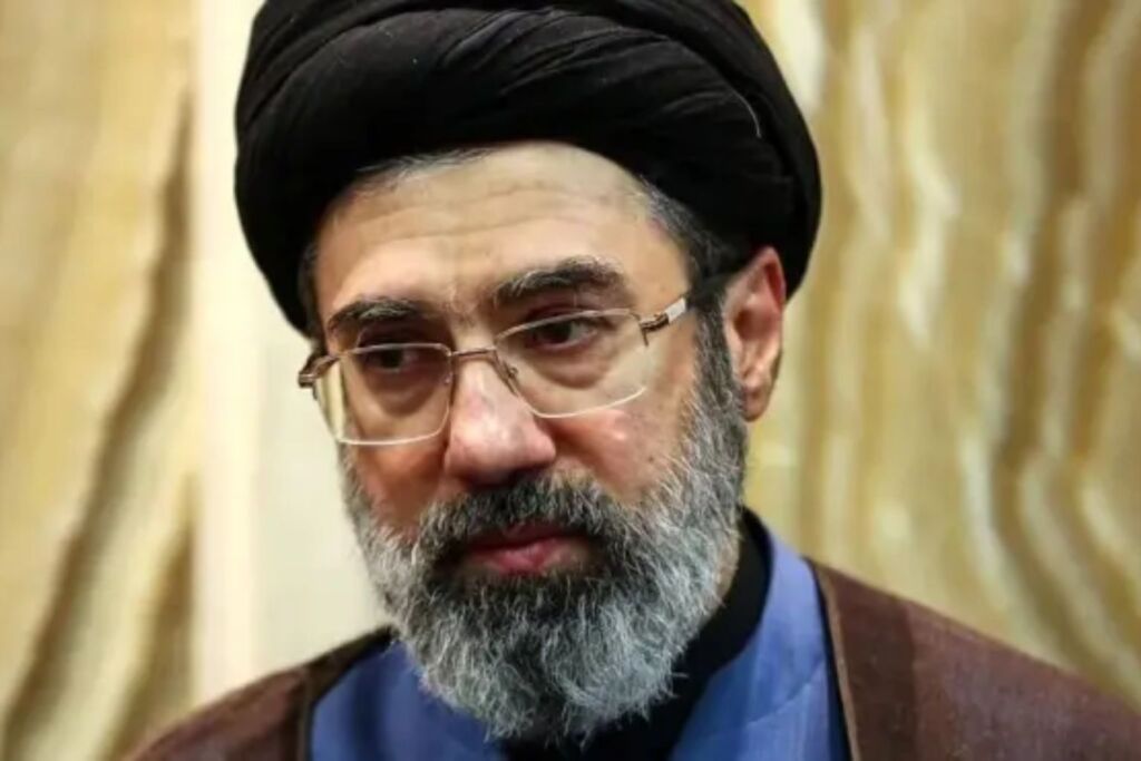 Filho de Ali Khamenei, Mojtaba Khamenei, surge vivo após rumores de morte e é visto como sucessor estratégico no Irã