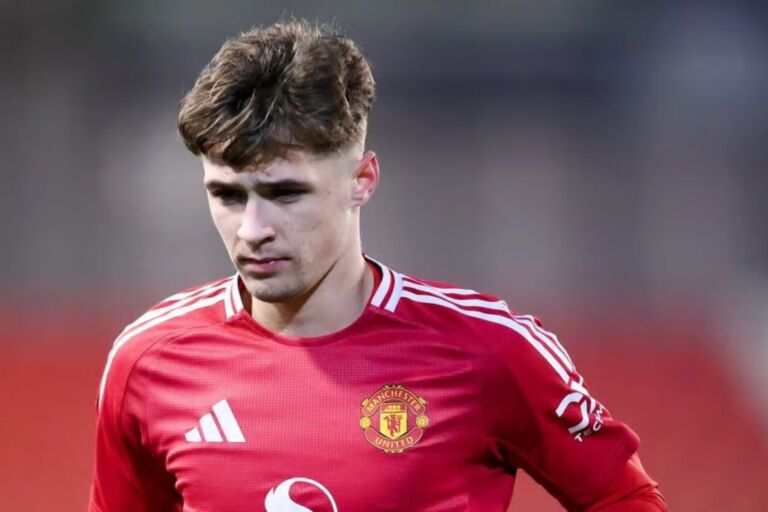 Jovem promessa do Manchester United, Jack Fletcher é suspenso por seis jogos após insulto homofóbico em partida da base