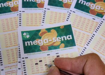 Mega-Sena: Descubra o Rendimento de R$ 60 Milhões na Poupança, Tesouro Direto e CDBs com Juros de 15% - (Foto: Rafa Neddermeyer/Agência Brasil/Arquivo)