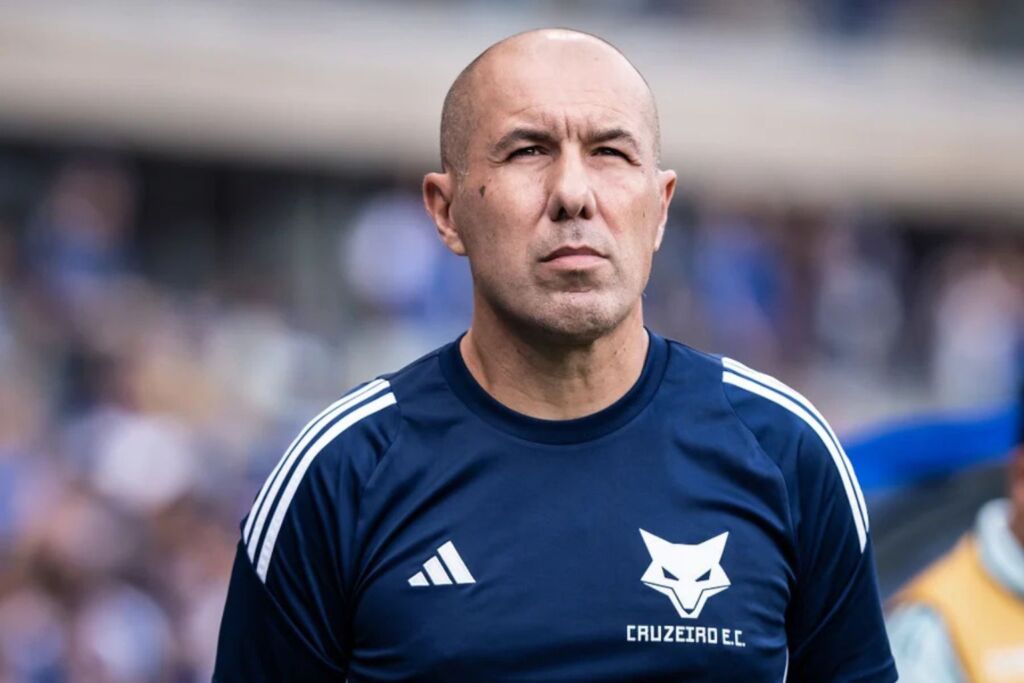 Novo técnico Leonardo Jardim, Flamengo busca centroavante móvel para 2026, Richarlison aparece como alvo principal, diretoria monitora Gabriel Jesus, Taty Castellanos, Igor Jesus e Kaio Jorge