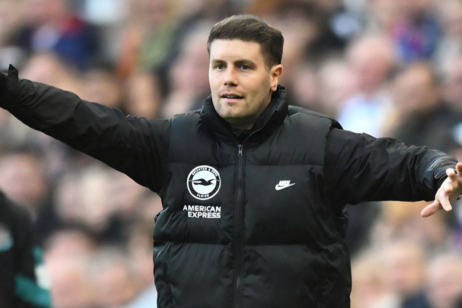 Técnico do Brighton Acusa Arsenal de “Fazer suas Próprias Regras” e Pede Intervenção da Premier League - imagem (© Imago)
